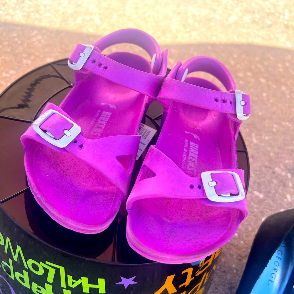 Birkenstock Sandals toddler size 9/10.